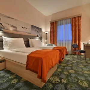 Отель Ramada Airport