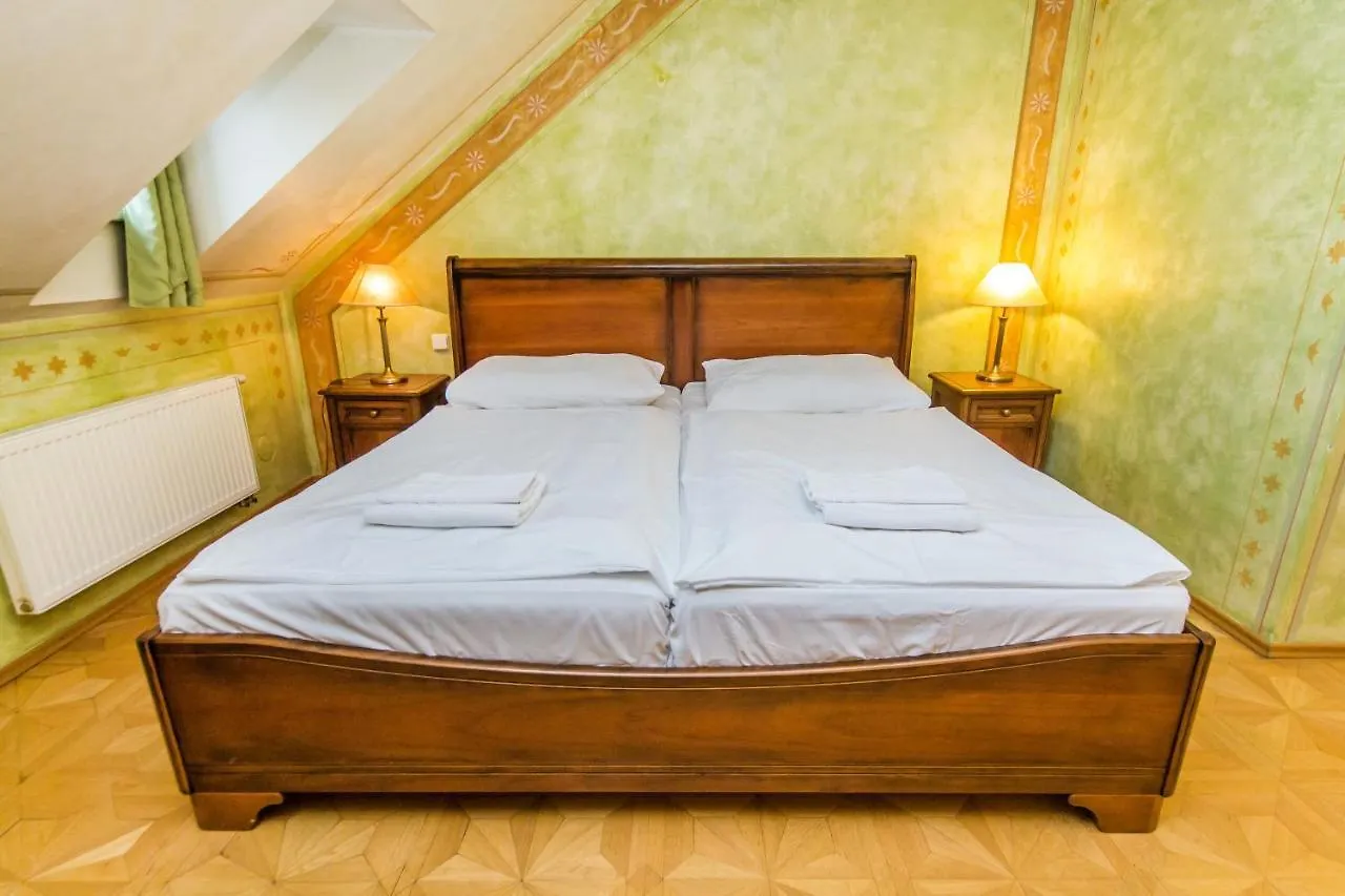 Hotel U Jezulatka Prag 4*,
