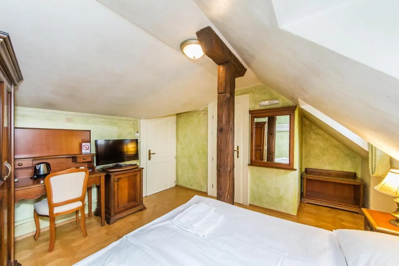 Hotel U Jezulatka Prag 4*,